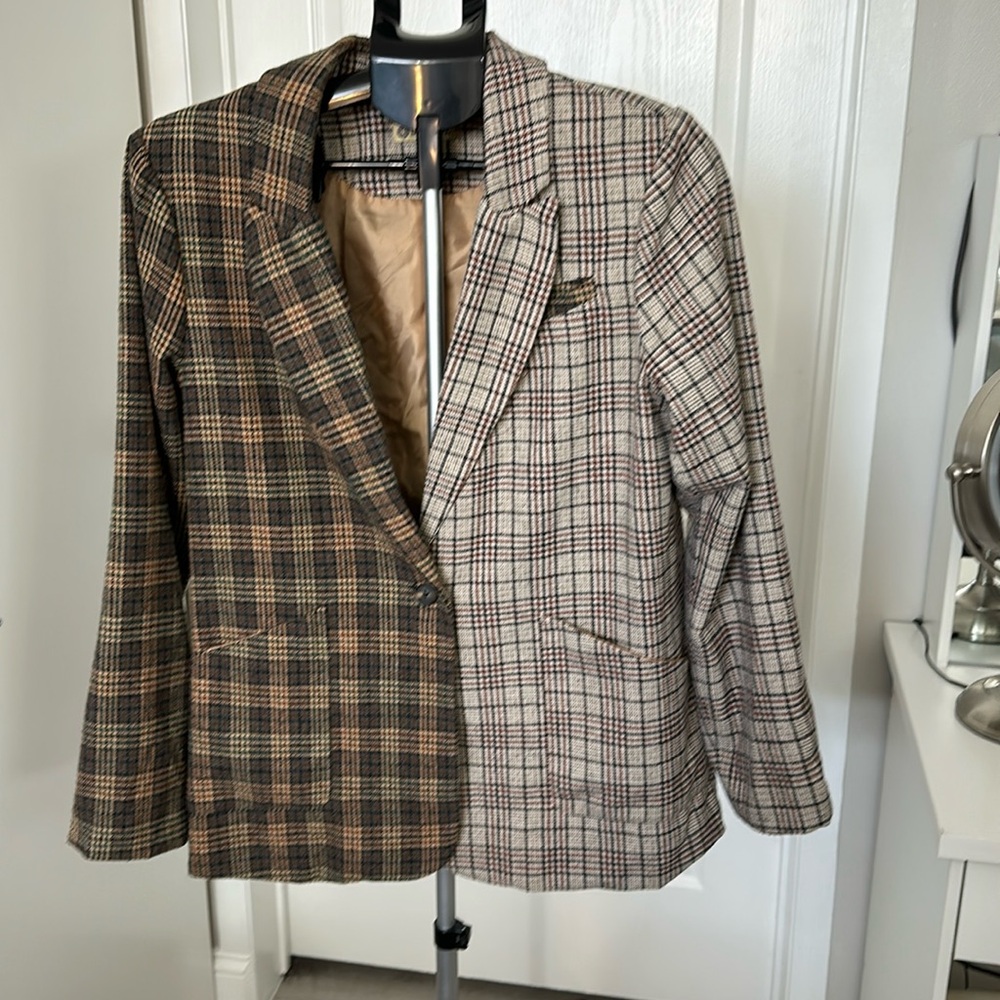 Blazer from Democracy. Size medium I’m, worn once.
